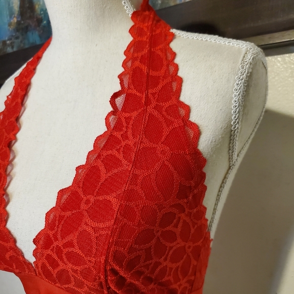 Victoria's Secret Lace Halter Bralette - Picture 2 of 7